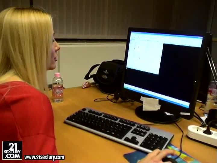 Up Close and Personal: Sandy Chat!