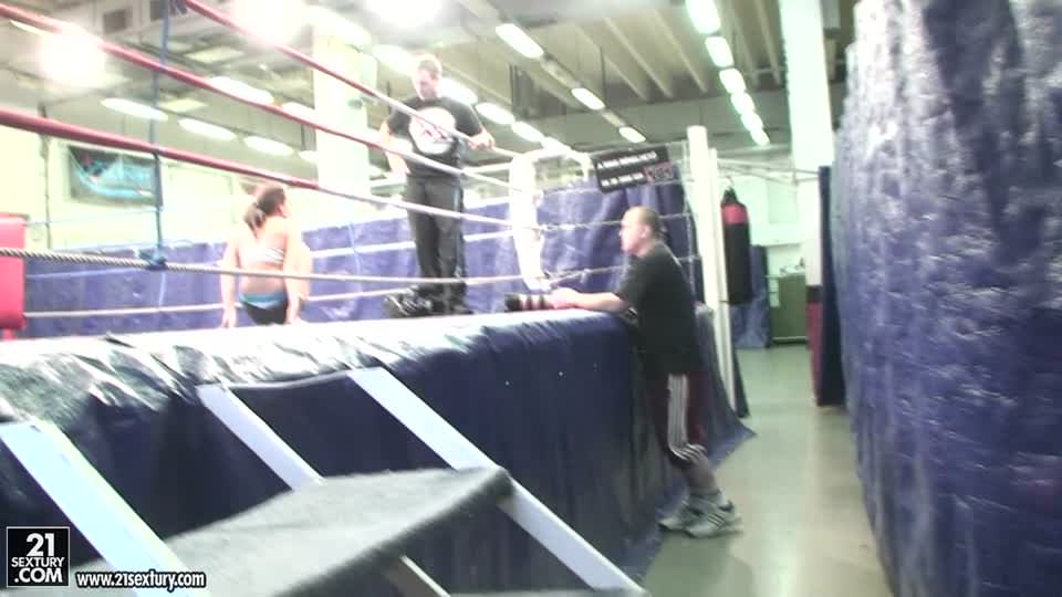 Nude Fight Club Backstage with Bea Stiel and Kissy